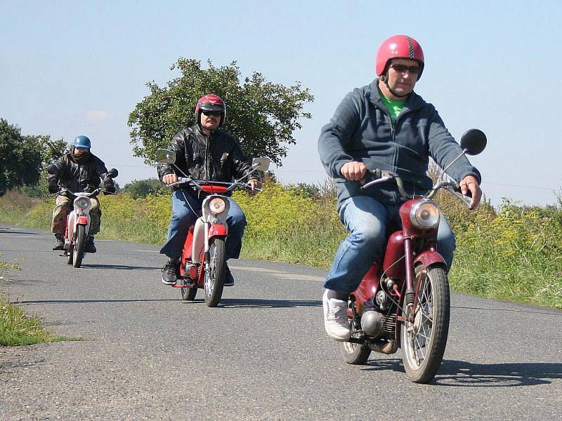 1. Sraz motocyklů československé výroby ve Mšeně.