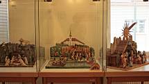 V Městském muzeu v Kralupech nad Vltavou byla do konce loňského roku instalována krásná výstava betlémů, kterou vystřídá v polovině ledna výstava s názvem Díky dřevu autora Martina Patřičného, českého výtvarníka a spisovatele.