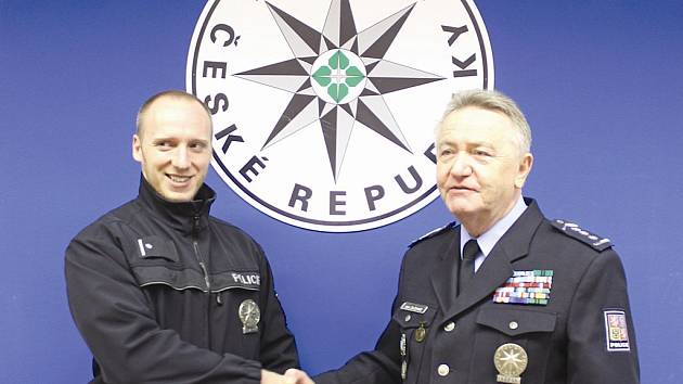 Podpraporčík Martin Brückner (vlevo) slouží u policie sedm let, celou tu dobu působí na Neratovicku.