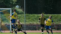 Divize B, 26. kolo: FK Neratovice-Byškovice (žluto-modré dresy) - Olympie Březová (2:0)