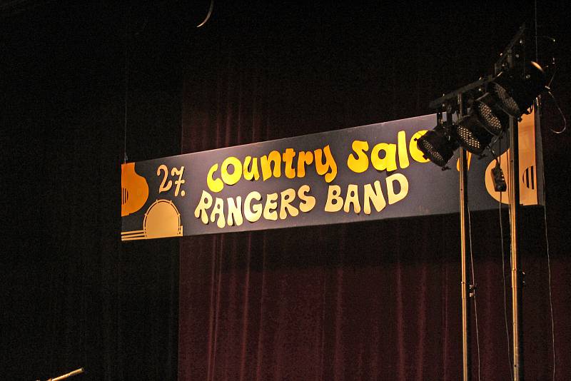 Skupina Rangers Band i její host Pepa Fousek přispěli k dobré náladě. I tentokrát Kralupany potěšil vyprávěním, básněmi a rozvernými písničkami.