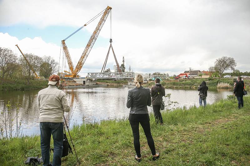 Lužec nad Vltavou bude mít první zdvižní železniční most v České republice