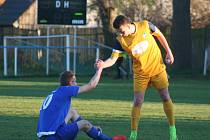 I. A třída, 15. kolo: Sokol Záryby (v modrém) - Jawa Divišov (3:7).