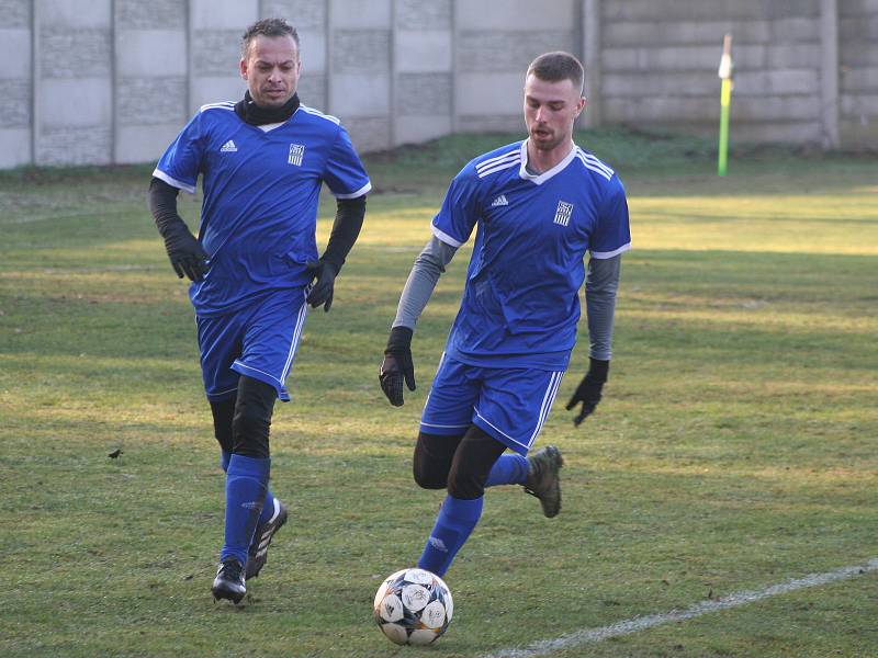 OP, 13. kolo: SK Labský Kostelec (v modrém) - Sokol Záryby B 10:0.