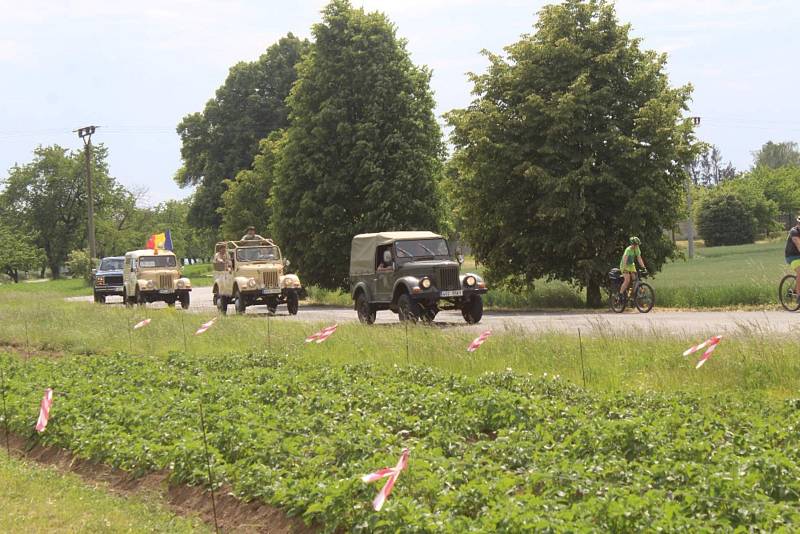 Ze srazu historických vozidel ARO M461