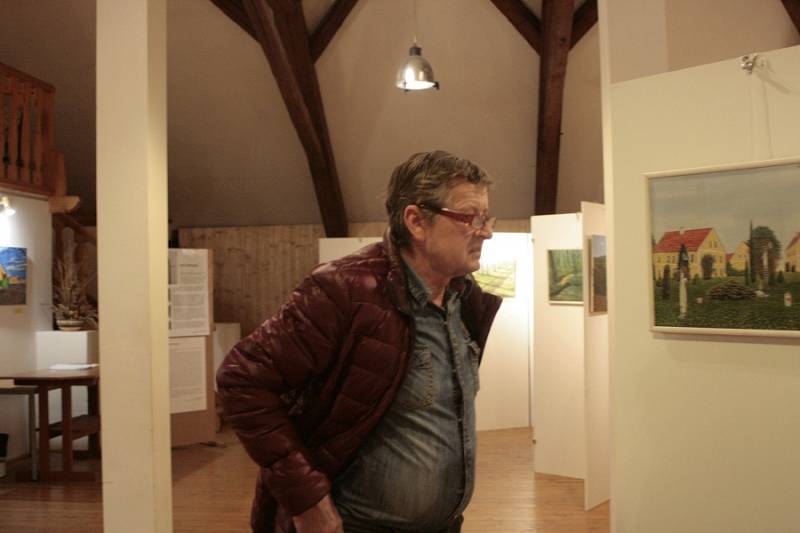 V neděli naposledy mohli návštěvníci vidět výstavu Petra Pěnkavy s názvem Ohlédnutí.