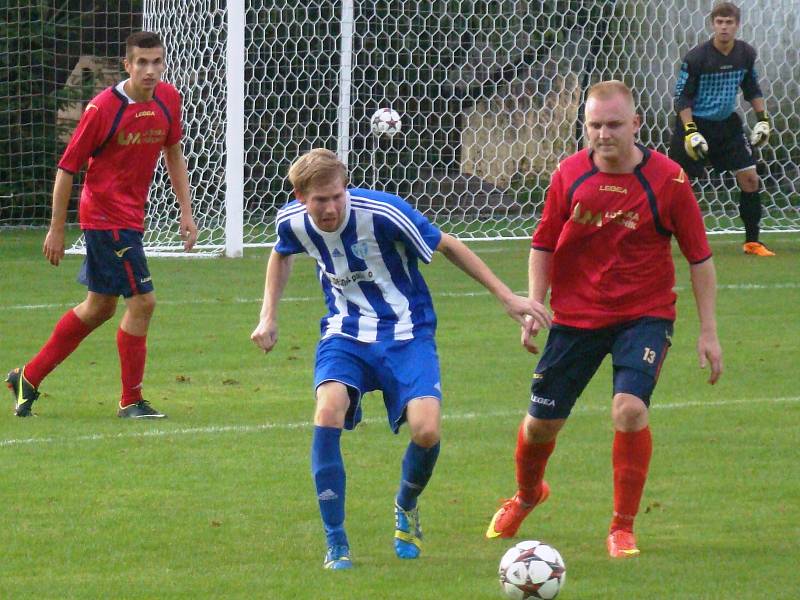 TJ Řepín (v modrém) - FK Vysoká (0:1); 4. kolo I. B třídy; 14. září 2014