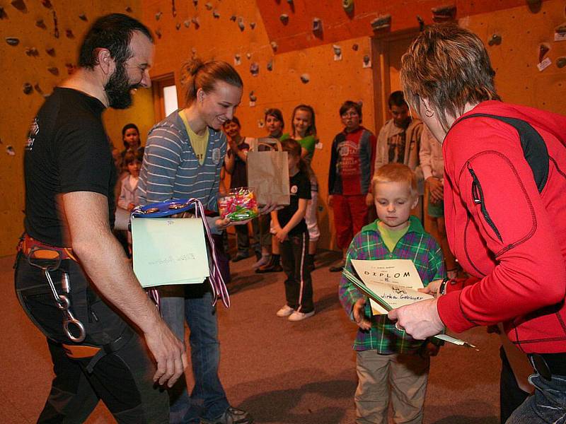 Lezecké závody ve Mšeně při filmovém festivalu Expediční kamera.