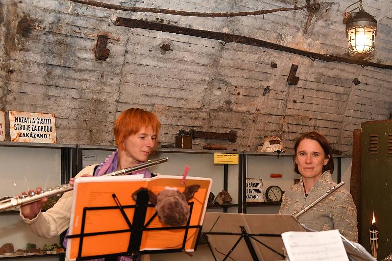 Z prohlídky důlní expozice v Chrustenické šachtě u Loděnice s koncertem dámského kvarteta Napříč.