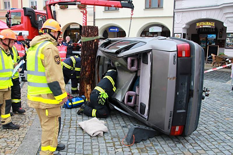 Hasiči z celé republiky se v Mělníku utkali v soutěži v poskytování první pomoci.