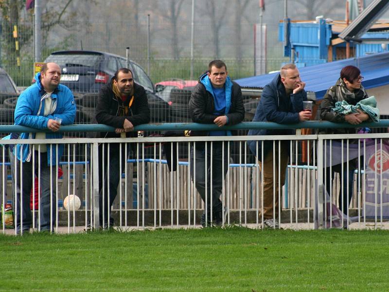 Kly na domácí půdě porazily Sázavu 3:1.