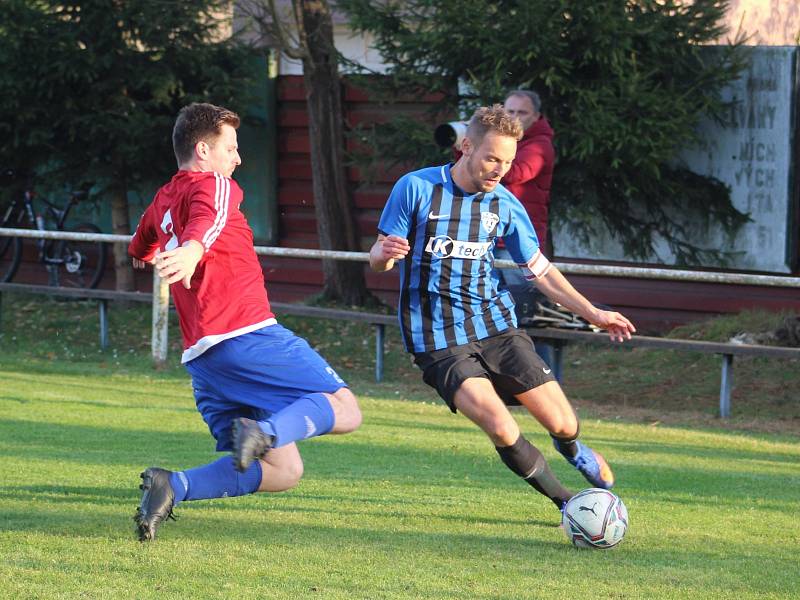 I. B třída: Slovan Velvary B (v červeném) - Slavoj Stará Boleslav (0:8)