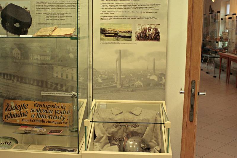 V Městském muzeu v Kralupech nad Vltavou byla do konce loňského roku instalována krásná výstava betlémů, kterou vystřídá v polovině ledna výstava s názvem Díky dřevu autora Martina Patřičného, českého výtvarníka a spisovatele.