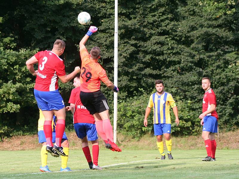 Fotbalisté Obříství (ve žlutém) v domácím utkání 2. kola okresního přeboru porazili Vysokou 4:2.