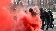 Spolanu obsadilo na 300 policistů pořádkové jednotky. Naštěstí jen v rámci cvičení.