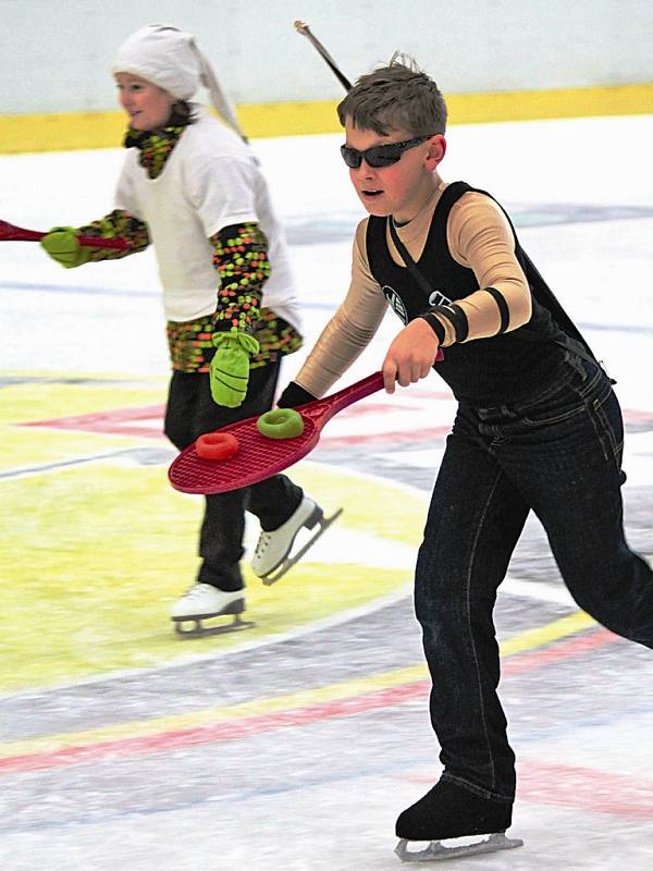 Silvestrovský karneval na ledě, DDM Mělník.