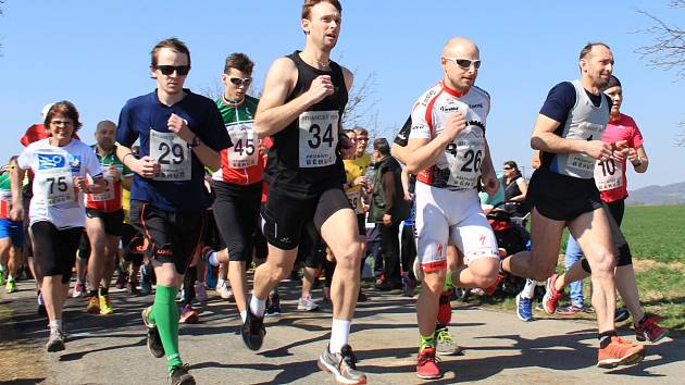 Sedmý ročník Stráneckého běhu, kterého se zúčastnilo bezmála devadesát sportovců i rekreačních běžců, ovládl Jiří Šmíd z TJ Neratovice. Silniční závod dlouhý 5400 metrů zdolal za dvacet minut a šestnáct vteřin.