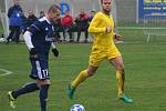 Fotbal, divize B, 14. kolo, Sokol Libiš (v modrém) vs. Neratovice 0:1 na penalty.