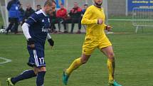 Fotbal, divize B, 14. kolo, Sokol Libiš (v modrém) vs. Neratovice 0:1 na penalty.