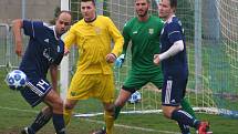 Fotbal, divize B, 14. kolo, Sokol Libiš (v modrém) vs. Neratovice 0:1 na penalty.