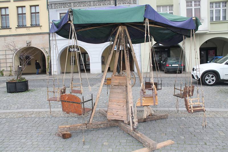 Mělnický jarmark, který v sobotu 18. listopadu i přes chladné počasí přilákal na náměstí Míru desítky návštěvníků, se ke spokojenosti organizátorů vydařil.