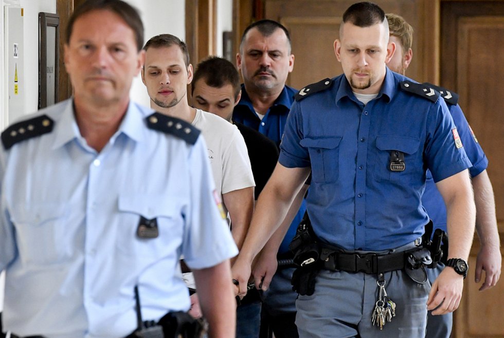 Benešovský deník | Muže stíhané kvůli smrtící loupeži poslal soud do vazby  | fotogalerie