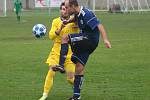 Fotbal, divize B, 14. kolo, Sokol Libiš (v modrém) vs. Neratovice 0:1 na penalty.