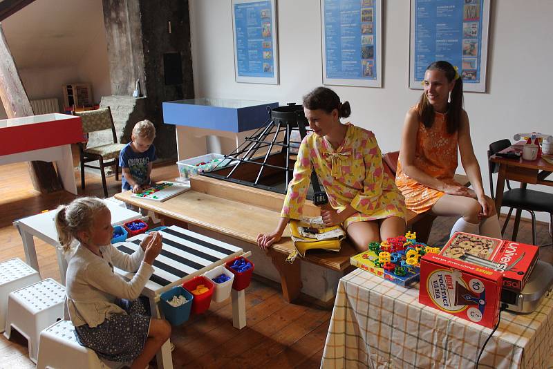 Retro výstava Kovozávody Semily hravě i zdravě potěší nejen děti, ale i dospělé, kteří se vrátí zpátky do svého dětství.