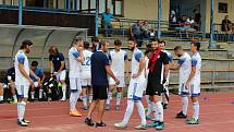 Neratovice (ve žlutém)  ve druhém kole divize B podlehly doma SK Kladno 0:2.