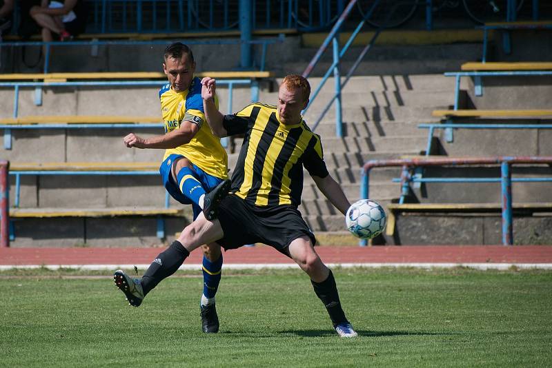 Divize B, 26. kolo: FK Neratovice-Byškovice (žluto-modré dresy) - Olympie Březová (2:0)