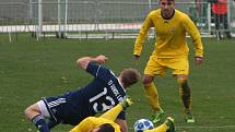 Fotbal, divize B, 14. kolo, Sokol Libiš (v modrém) vs. Neratovice 0:1 na penalty.