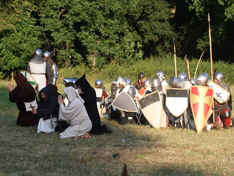 Hořínský park opět po roce ožil rytířským kláním, šermem a středověkou hudbou.