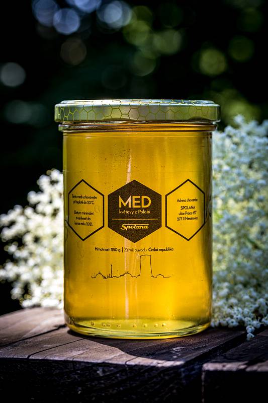 Květový med od včelařů z neratovické Spolany.