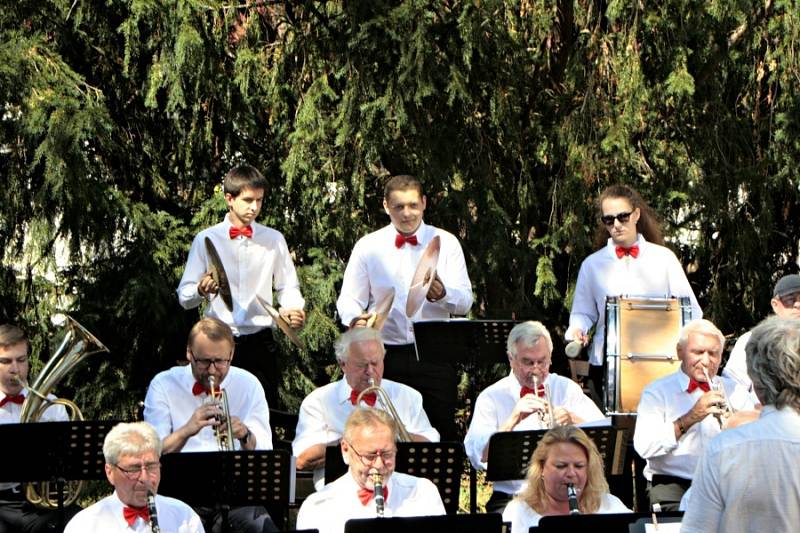 Mělnické kulturní centrum otevřelo na druhou polovinu prázdnin v sadech u Masarykova kulturního domu Relaxační art park.