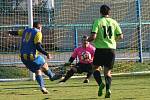 I. B třída, 13. kolo: TJ Byšice - AFK Milovice (v zeleném) 2:3 np.