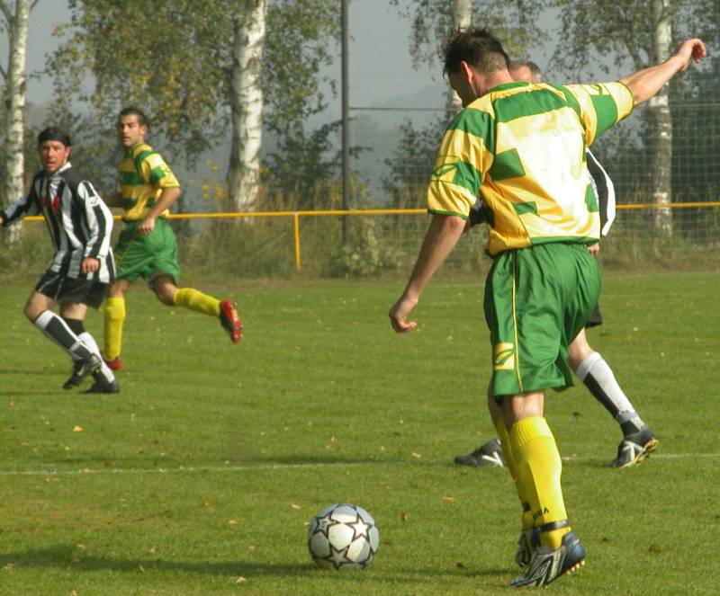 Z utkání 6. kola III. třídy Mlékojedy - Horní Počaply 2-1