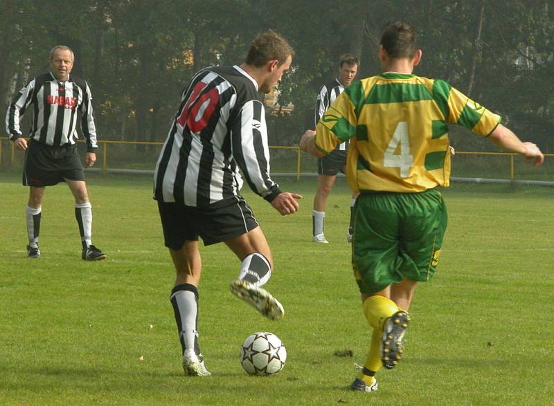 Z utkání 6. kola III. třídy Mlékojedy - Horní Počaply 2-1