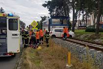 Srážka vlaku s vozidlem na přejezdu přerušila provoz mezi Neratovicemi a Brandýsem nad Labem.