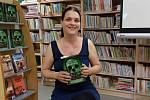 Česká spisovatelka Hana Hindráková zakončila své turné autorského čtení v městské knihovně v Odoleně Vodě.