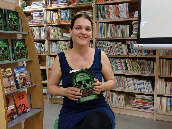 Česká spisovatelka Hana Hindráková zakončila své turné autorského čtení v městské knihovně v Odoleně Vodě.