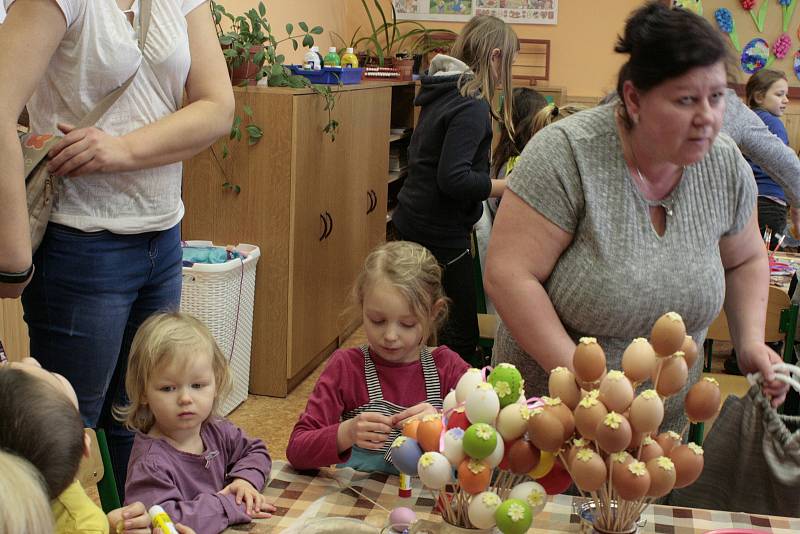 Pondělní Vítání jara i přes ponuré odpolední počasí mělo hojnou účast.