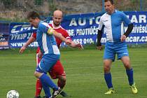 Fotbalisté TJ Kly (v červeném) ve 20. kole okresního přeboru rozdrtili Záryby B 8:1.