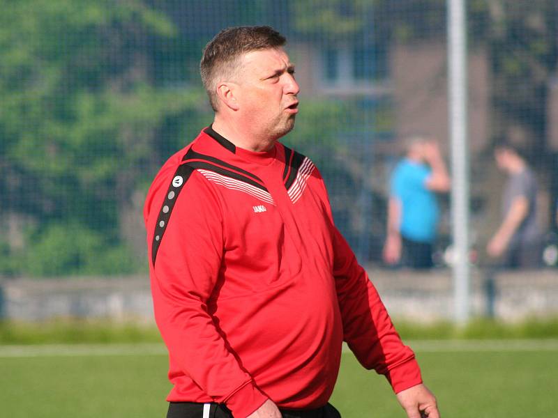 Dorostenci FK Neratovice/Byškovice absolvovali ukázkový trénink pod vedením internacionála Radka Bejbla.