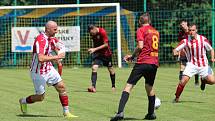 Fotbalisté Zálezlic oslavili po závěrečném utkání s Lobkovicemi (3:2) historický postup do okresního přeboru.
