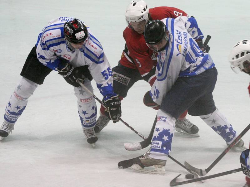 HK Kralupy (v bílém) - HC Poděbrady (4:5); 1. kolo krajské ligy; 13. září 2014