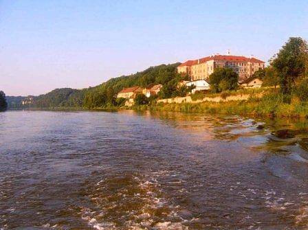 Marina Vltava. Na místě, které bylo po povodních zcela zdevastované, vyrostlo přístaviště s řadou doplňujících služeb.