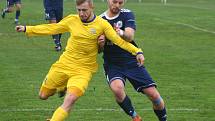 Fotbal, divize B, 14. kolo, Sokol Libiš (v modrém) vs. Neratovice 0:1 na penalty.