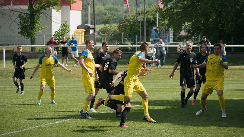 Divize B, 25. kolo: SK Štětí (v černém) - FK Neratovice-Byškovice (3:0)