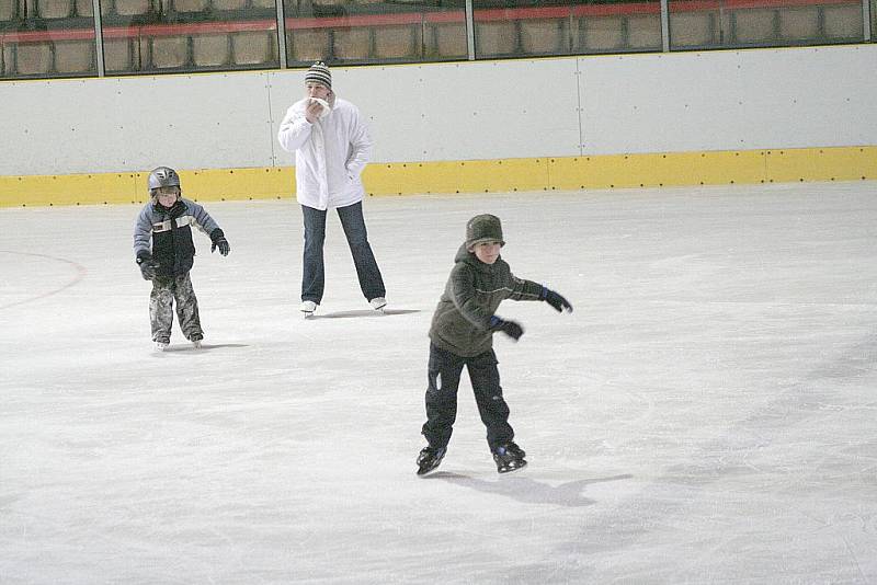 Děti si užily prázdniny na ledě