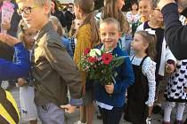 Nový školní rok začal ve Veltrusech i pro šedesát prvňáčků.